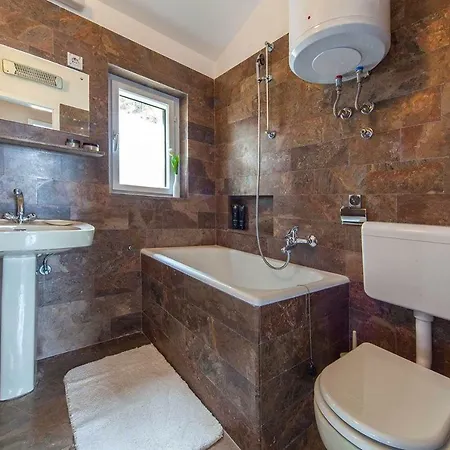 Villa Skalinada, 8 Persons, Private Pool, Baška Voda