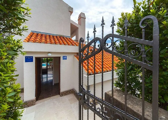 Skalinada, 8 Persons, Private Pool, Baška Voda